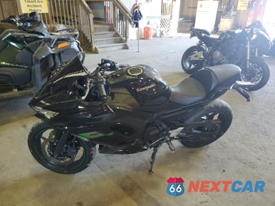 Trzecie zdjęcie samochodu z tyłu: 2025 KAWASAKI EX650 R VIN:ML5EXER11SDAD9758 - miniatura