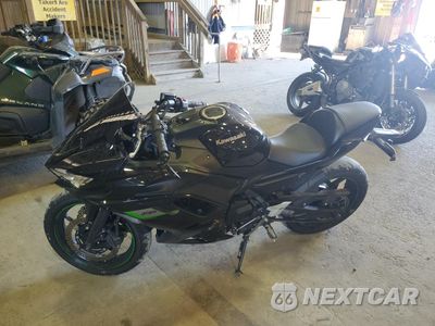 Trzecie zdjęcie samochodu z tyłu: 2025 KAWASAKI EX650 R VIN:ML5EXER11SDAD9758 - miniatura