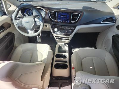 Zdjęcie 8 z 14 samochodu: 2017 CHRYSLER PACIFICA TOURING VIN:2C4RC1DG7HR520659 - miniatura