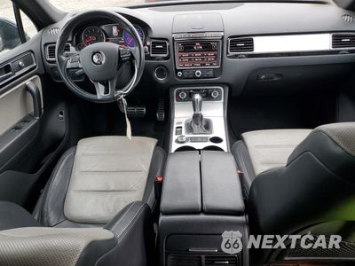 Zdjęcie 8 z 14 samochodu: 2017 VOLKSWAGEN TOUAREG WOLFSBURG VIN:WVGRF7BP9HD005058 - miniatura
