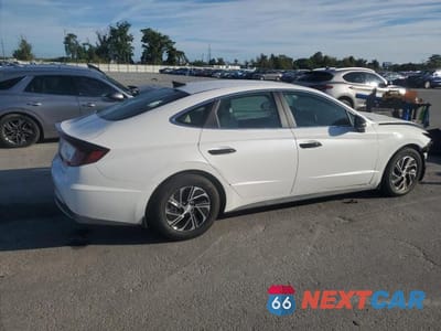 Trzecie zdjęcie samochodu z tyłu: 2021 HYUNDAI SONATA HYBRID VIN:KMHL24JJ8MA030221 - miniatura