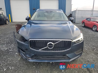 Piąte zdjęcie samochodu w środku: 2021 VOLVO XC60 T6 MOMENTUM VIN:LYVA22RKXMB873049 - miniatura