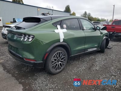 Trzecie zdjęcie samochodu z tyłu: 2024 FORD MUSTANG MACH-E PREMIUM VIN:3FMTK3SU9RMA51706 - miniatura