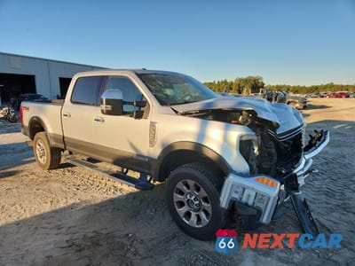 Czwarte zdjęcie samochodu z boku: 2018 FORD F350 SUPER DUTY VIN:1FT8W3BT7JEB16410 - miniatura