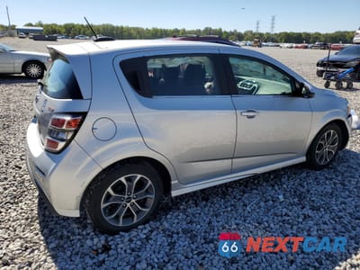 Trzecie zdjęcie samochodu z tyłu: 2019 CHEVROLET SONIC LT VIN:1G1JD6SB6K4149298 - miniatura