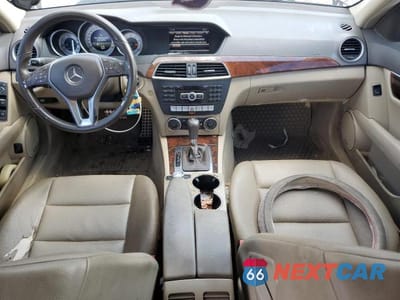Zdjęcie 8 z 12 samochodu: 2014 MERCEDES-BENZ C 250 VIN:WDDGF4HBXER309719 - miniatura