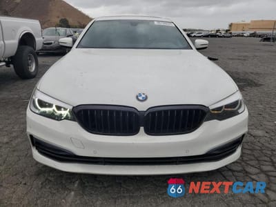 Piąte zdjęcie samochodu w środku: 2018 BMW 530E VIN:WBAJA9C55JB033169 - miniatura