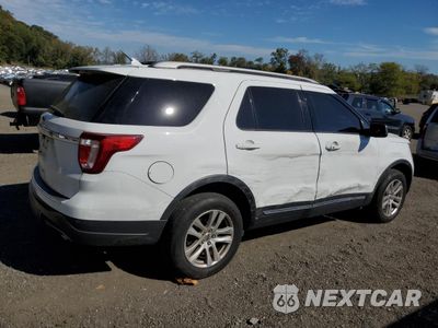 Trzecie zdjęcie samochodu z tyłu: 2018 FORD EXPLORER XLT VIN:1FM5K8D81JGA05436 - miniatura