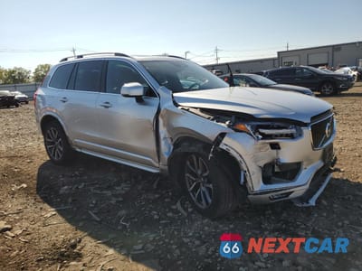 Czwarte zdjęcie samochodu z boku: 2018 VOLVO XC90 T6 VIN:YV4A22PKXJ1218022 - miniatura