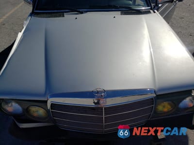 Zdjęcie 12 z 13 samochodu: 1983 MERCEDES-BENZ 300 CDT VIN:WDBAB53A7DB002935 - miniatura