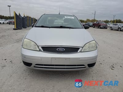 Piąte zdjęcie samochodu w środku: 2005 FORD FOCUS ZX4 VIN:1FAFP34N85W150025 - miniatura