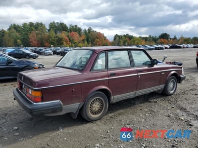 Trzecie zdjęcie samochodu z tyłu: 1993 VOLVO 240 VIN:YV1AS8809P1488414 - miniatura