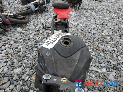 Piąte zdjęcie samochodu w środku: 2006 SUZUKI GSX-R750 K6 VIN:JS1GR7KAX62106952 - miniatura