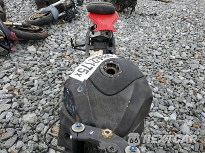 Piąte zdjęcie samochodu w środku: 2006 SUZUKI GSX-R750 K6 VIN:JS1GR7KAX62106952 - miniatura