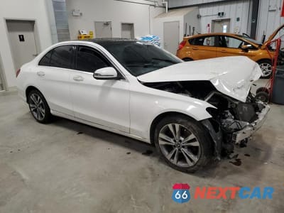 Czwarte zdjęcie samochodu z boku: 2018 MERCEDES-BENZ C 300 4MATIC VIN:55SWF4KB8JU275647 - miniatura