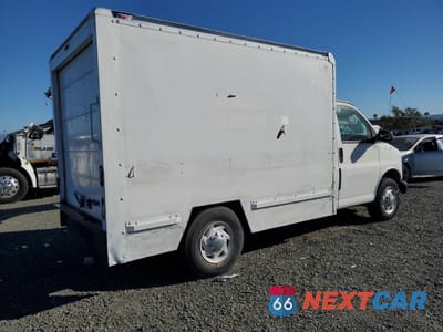 Trzecie zdjęcie samochodu z tyłu: 2000 GMC SAVANA CUTAWAY G3500 VIN:1GDGG31W6Y1181797 - miniatura