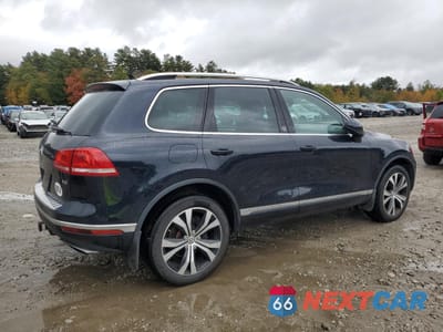 Trzecie zdjęcie samochodu z tyłu: 2017 VOLKSWAGEN TOUAREG WOLFSBURG VIN:WVGRF7BP9HD005058 - miniatura