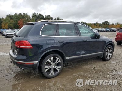 Trzecie zdjęcie samochodu z tyłu: 2017 VOLKSWAGEN TOUAREG WOLFSBURG VIN:WVGRF7BP9HD005058 - miniatura