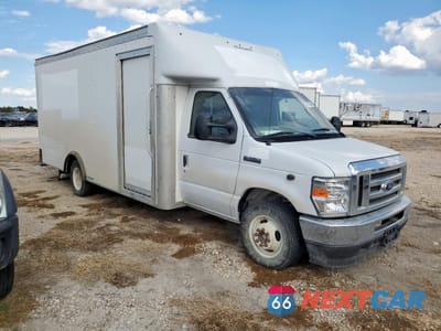 Czwarte zdjęcie samochodu z boku: 2022 FORD ECONOLINE - TRUCKS DELIVERY VAN VIN:1FDWE3FK7NDC25727 - miniatura