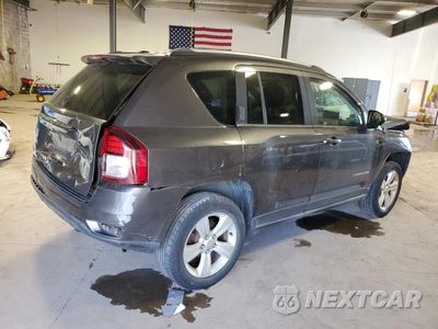 Trzecie zdjęcie samochodu z tyłu: 2016 JEEP COMPASS LATITUDE VIN:1C4NJDEB1GD596324 - miniatura