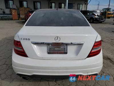 Zdjęcie 6 z 11 samochodu: 2013 MERCEDES-BENZ C 250 VIN:WDDGF4HB3DR292132 - miniatura