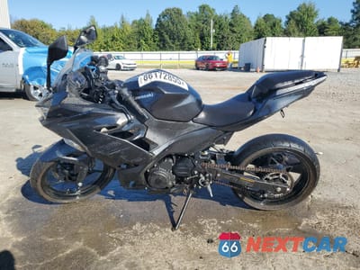 Trzecie zdjęcie samochodu z tyłu: 2023 KAWASAKI EX400 VIN:JKAEXKH18PDAP6270 - miniatura