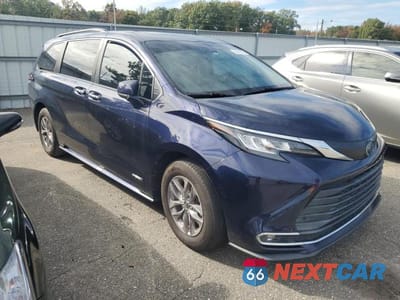 Czwarte zdjęcie samochodu z boku: 2021 TOYOTA SIENNA XLE VIN:5TDYRKEC6MS045471 - miniatura