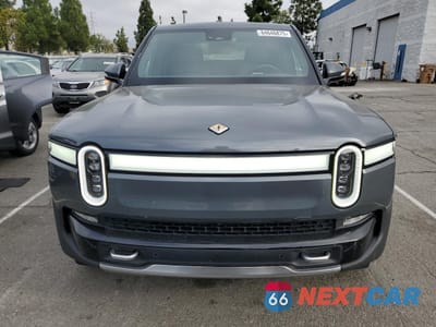 Piąte zdjęcie samochodu w środku: 2023 RIVIAN R1T ADVENTURE VIN:7FCTGAAA4PN020541 - miniatura