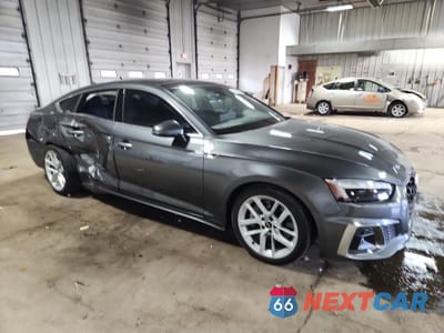 Czwarte zdjęcie samochodu z boku: 2023 AUDI A5 PREMIUM PLUS 45 VIN:WAUFACF53PA036679 - miniatura