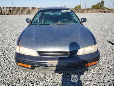 Piąte zdjęcie samochodu w środku: 1997 HONDA ACCORD LX VIN:1HGCD5639VA215055 - miniatura