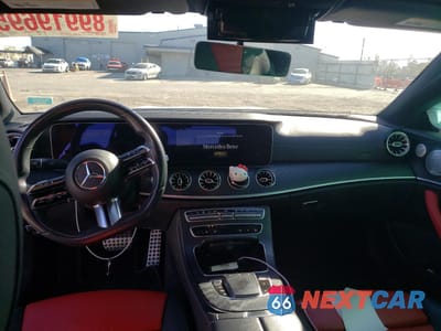 Zdjęcie 8 z 12 samochodu: 2021 MERCEDES BENZ E 450 VIN:W1K1J5JB9MF150969 - miniatura