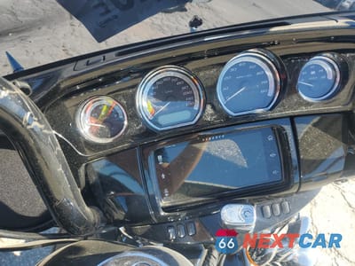 Zdjęcie 7 z 9 samochodu: 2015 HARLEY-DAVIDSON FLHTK SHRINE ULTRA LIMITED VIN:1HD1KNL15FB618796 - miniatura