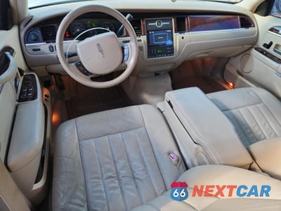 Zdjęcie 8 z 13 samochodu: 2006 LINCOLN TOWN CAR SIGNATURE VIN:1LNHM81W16Y610911 - miniatura