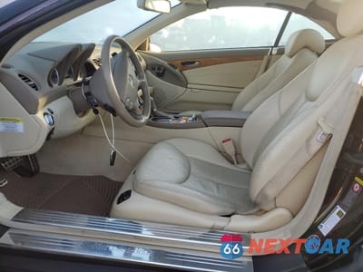 Zdjęcie 7 z 12 samochodu: 2007 MERCEDES-BENZ SL 550 VIN:WDBSK71F87F119385 - miniatura