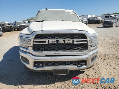 Piąte zdjęcie samochodu w środku: 2024 RAM 2500 TRADESMAN VIN:3C6UR5CJ9RG125698 - miniatura