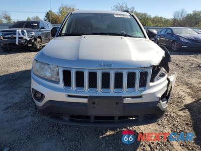 Piąte zdjęcie samochodu w środku: 2011 JEEP COMPASS SPORT VIN:1J4NF1FB5BD235146 - miniatura