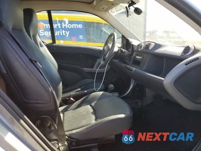 Zdjęcie 10 z 12 samochodu: 2012 SMART FORTWO PURE VIN:WMEEJ3BA8CK570588 - miniatura