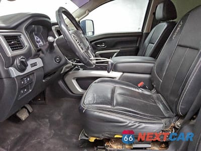 Zdjęcie 7 z 12 samochodu: 2017 NISSAN TITAN SV VIN:1N6AA1E51HN524832 - miniatura