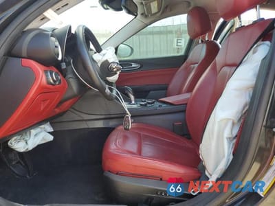 Zdjęcie 7 z 13 samochodu: 2019 ALFA ROMEO GIULIA VIN:ZARFAMAN5K7598725 - miniatura