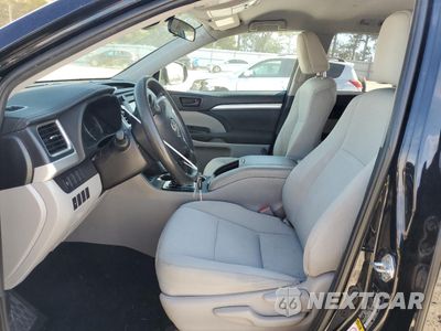 Zdjęcie 7 z 15 samochodu: 2019 TOYOTA HIGHLANDER LE VIN:5TDZARFH0KS048183 - miniatura