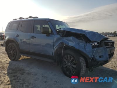 Czwarte zdjęcie samochodu z boku: 2025 TOYOTA LAND CRUISER BASE VIN:JTEABFAJ5SK019543 - miniatura