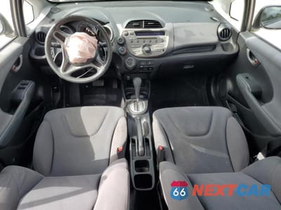Zdjęcie 8 z 13 samochodu: 2010 HONDA FIT VIN:JHMGE8H28AS000725 - miniatura