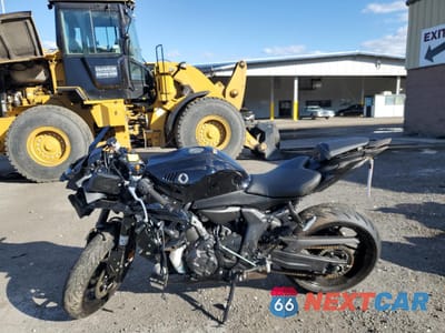 Trzecie zdjęcie samochodu z tyłu: 2025 YAMAHA YZFR7 VIN:JYARM38E9SA017126 - miniatura