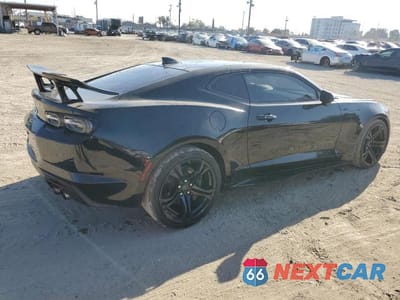 Trzecie zdjęcie samochodu z tyłu: 2018 CHEVROLET CAMARO SS VIN:1G1FH1R70J0146871 - miniatura