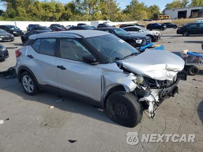 Czwarte zdjęcie samochodu z boku: 2020 NISSAN KICKS S VIN:3N1CP5BV9LL535031 - miniatura