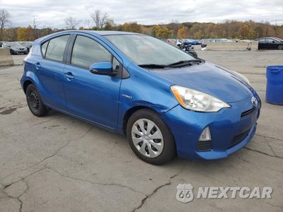 Czwarte zdjęcie samochodu z boku: 2013 TOYOTA PRIUS C VIN:JTDKDTB32D1050744 - miniatura