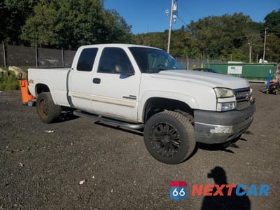 Czwarte zdjęcie samochodu z boku: 2006 CHEVROLET SILVERADO K2500 HEAVY DUTY VIN:1GCHK29D26E247336 - miniatura