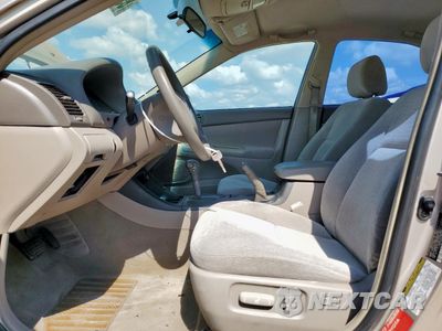 Zdjęcie 7 z 13 samochodu: 2004 TOYOTA CAMRY LE VIN:4T1BE32K54U808249 - miniatura