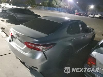 Trzecie zdjęcie samochodu z tyłu: 2018 TOYOTA CAMRY L VIN:4T1B11HK7JU076063 - miniatura