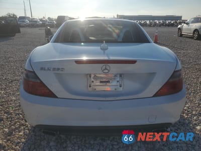 Zdjęcie 6 z 14 samochodu: 2015 MERCEDES-BENZ SLK 250 VIN:WDDPK4HA6FF109653 - miniatura